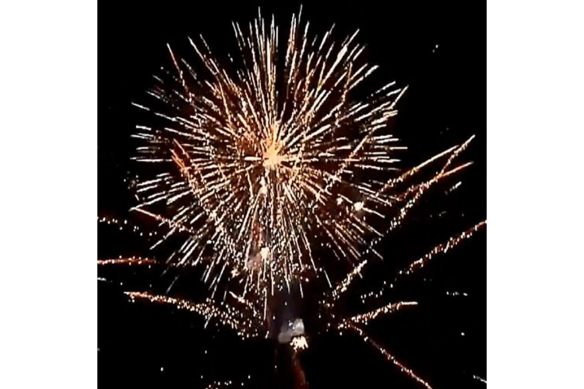 2 дюйма новогоднее. Салют в калининграде. 2 фейерверка. 2 фейерверка. 2 фейерверка.